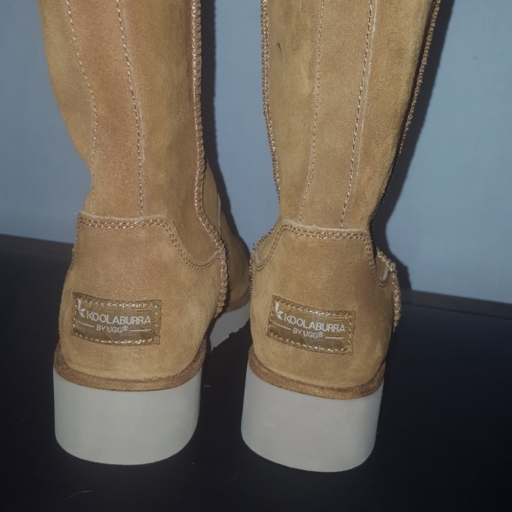 UGG Boots - Picture 2 of 4